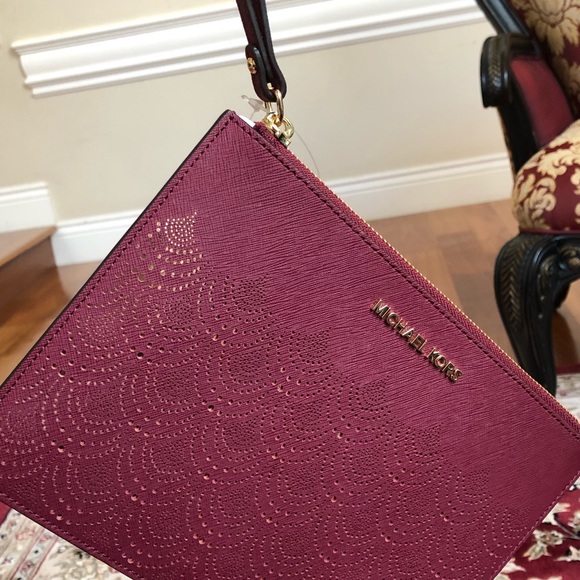 Michael Kors jet set travel perforated xl clutch - Picture 8 of 8